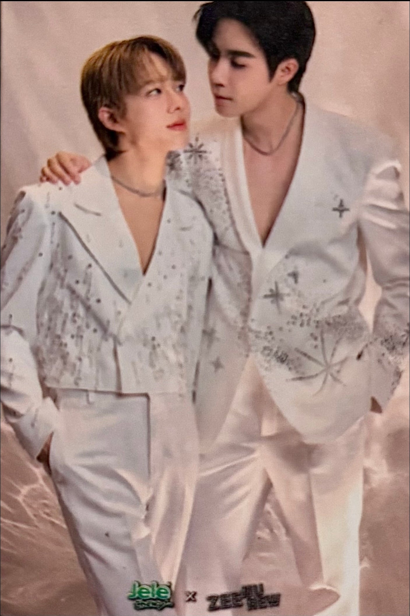 ZeeNunew Jele Crewy Photocard