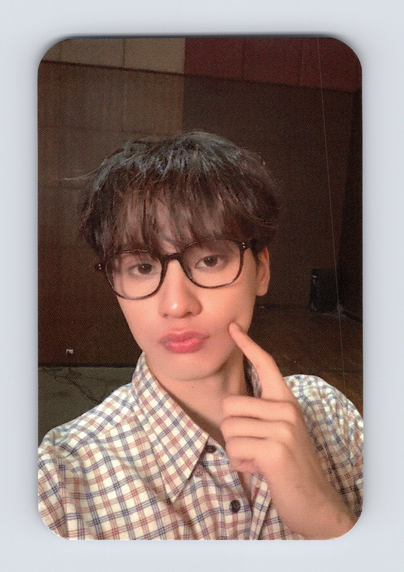 Keng Still Holding Up Like the Moon Selfie Photocard