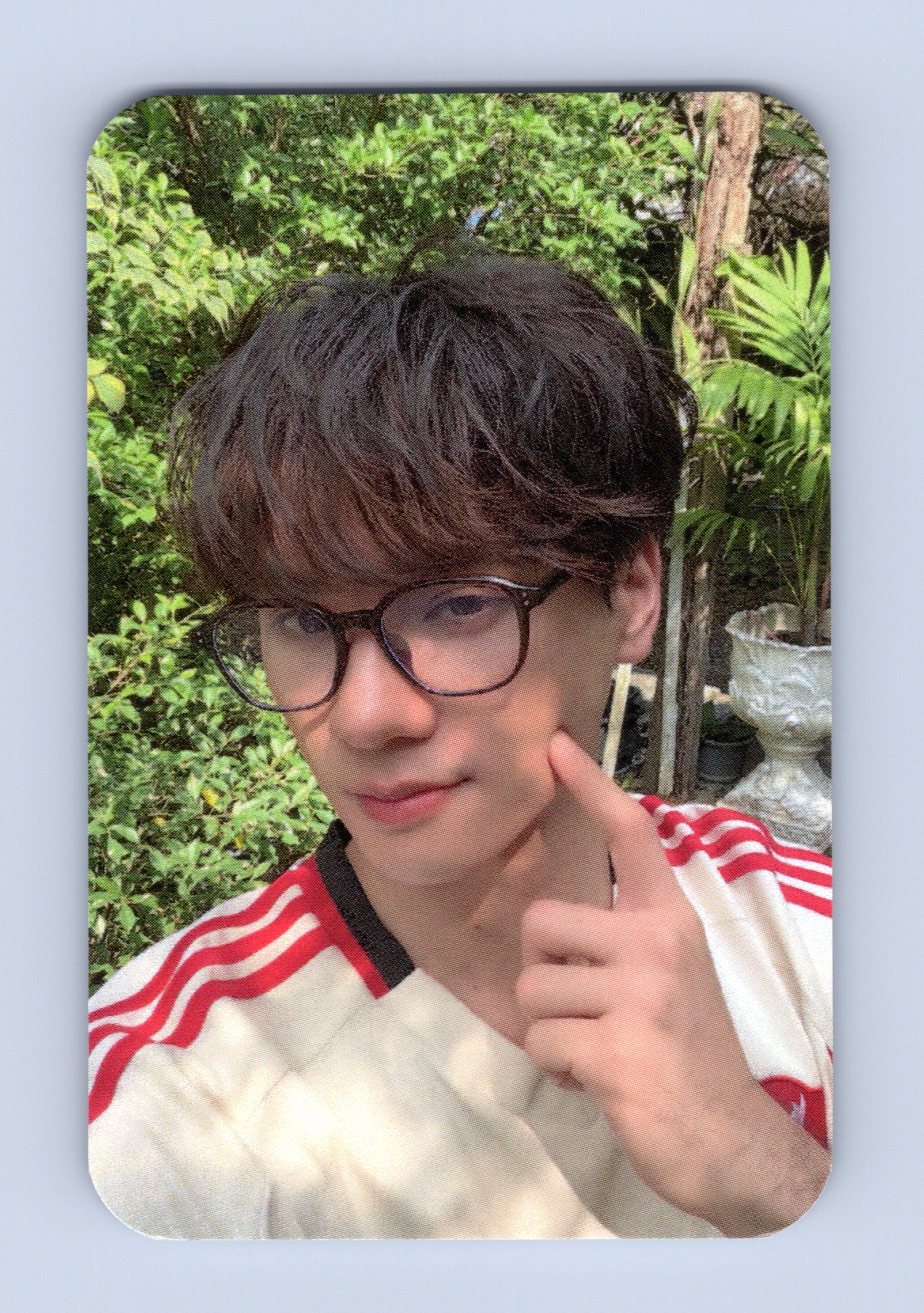 Keng Still Holding Up Like the Moon Selfie Photocard